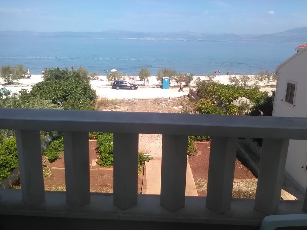 Apartments Zvonimir,Place By The Sea Mirca  Ngoại thất bức ảnh